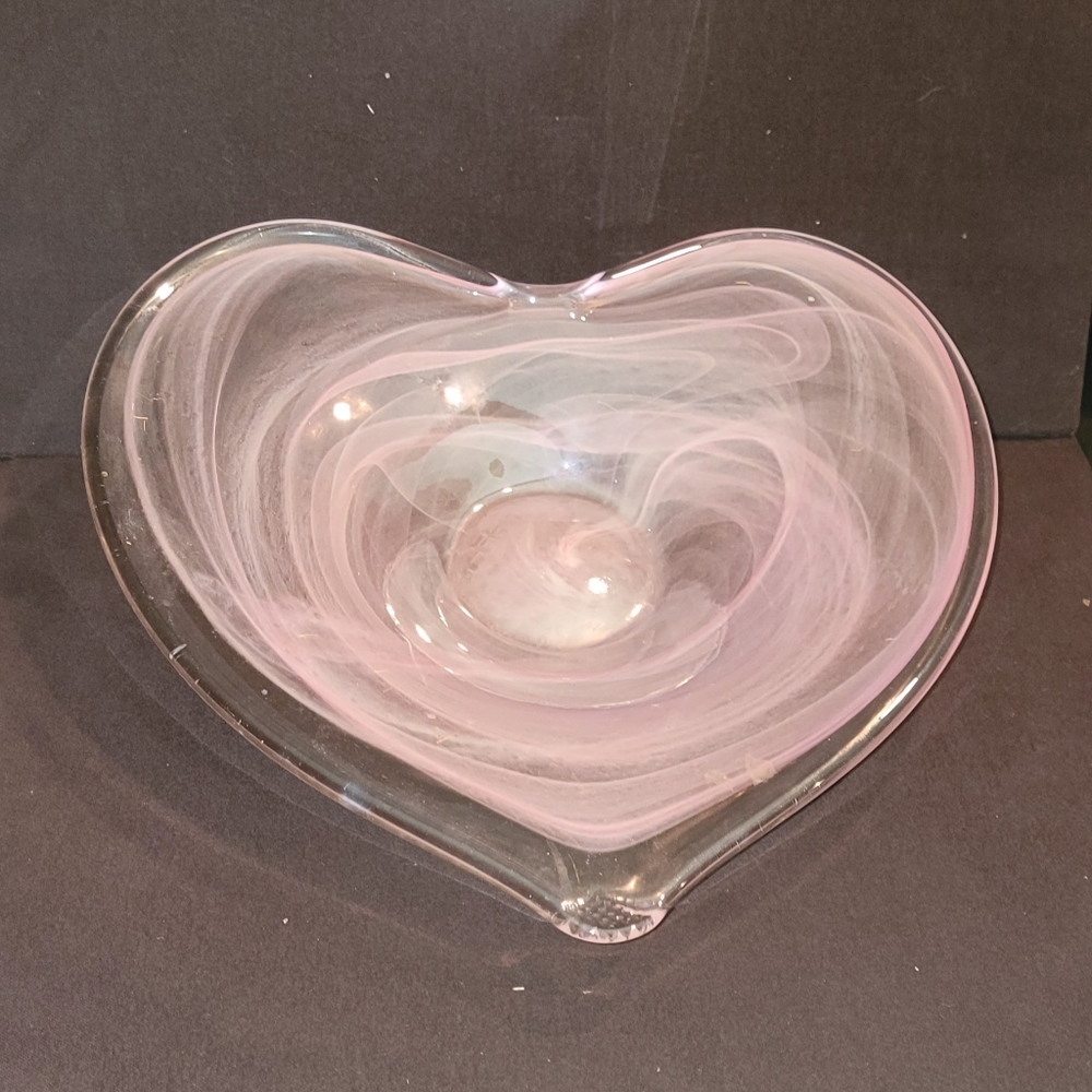 VINTAGE HANDBLOWN PINK GLASS HEART SHAPED CENTER PIECE 14X16"